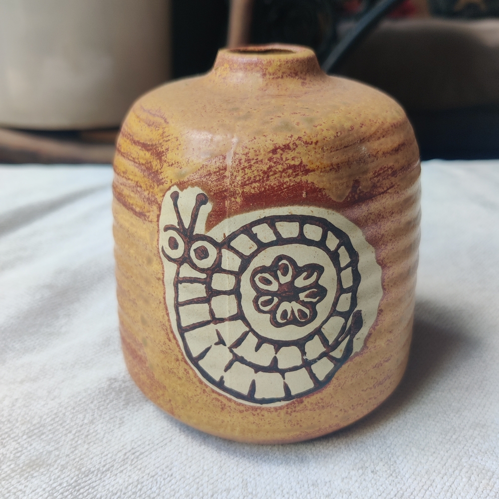 Vintage 70s Snail Bud Vase Stoneware Nikko Japan Beehive 5" Cute 2 Sides Flower